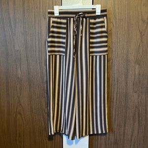 Size Medium Cropped Flowy Pant
